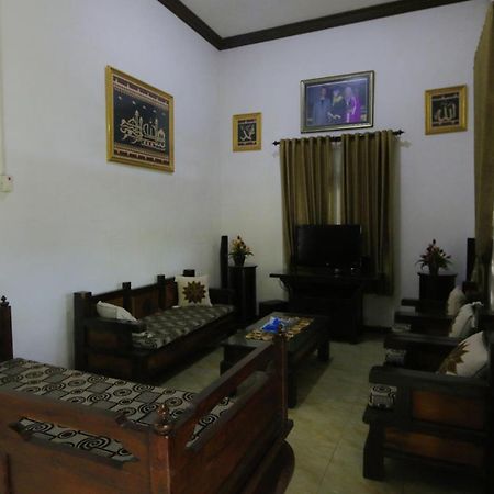 Alista Hotel Bondowoso Buitenkant foto